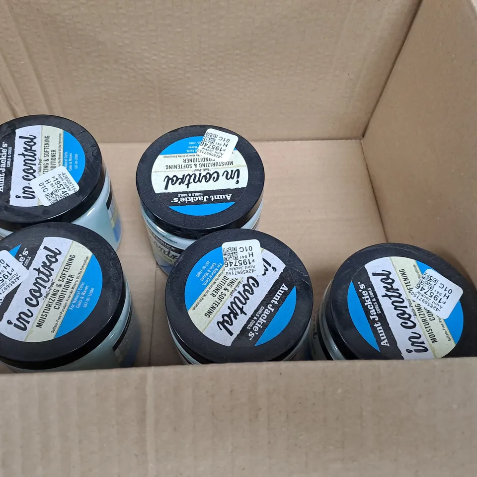 BOX OF 7 OF AUNT JACKIE'S POWER WASH SHAMPOO 355ML X 1 AND IN CONTROL MOISTURIZING CONDITIONER - 426G X 6