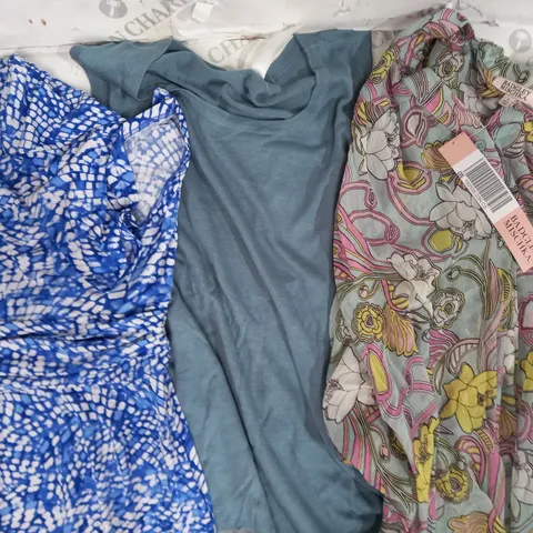 BOX OF APPROX 5 CLOTHING ITEMS IN VARIOUS STYLES AND SIZES TO INCLUDE BADGLEY MISCHKA, WYNNE LAYERS, RUTH LANGSFORD, ETC
