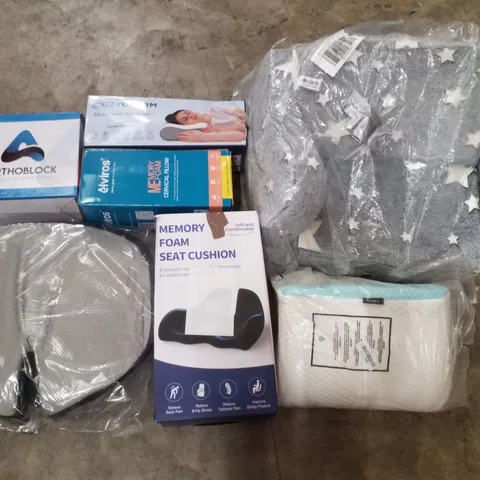PALLET CONTAINING ASSORTED PILLOWS & CUSHIONS 