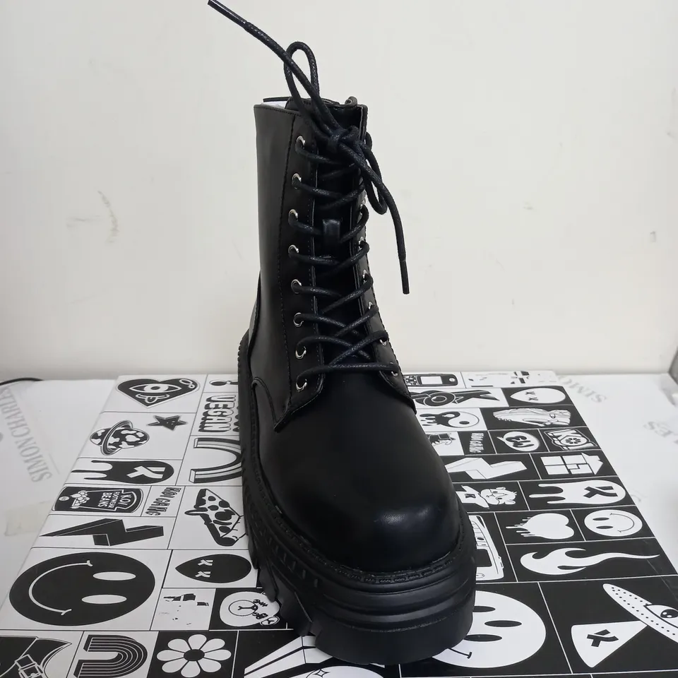 BRAND NEW BOXED PAIR OF KOI VEGAN LEATHER TALWAR CHUNKY STOMPER BOOTS IN BLACK UK SIZE 3