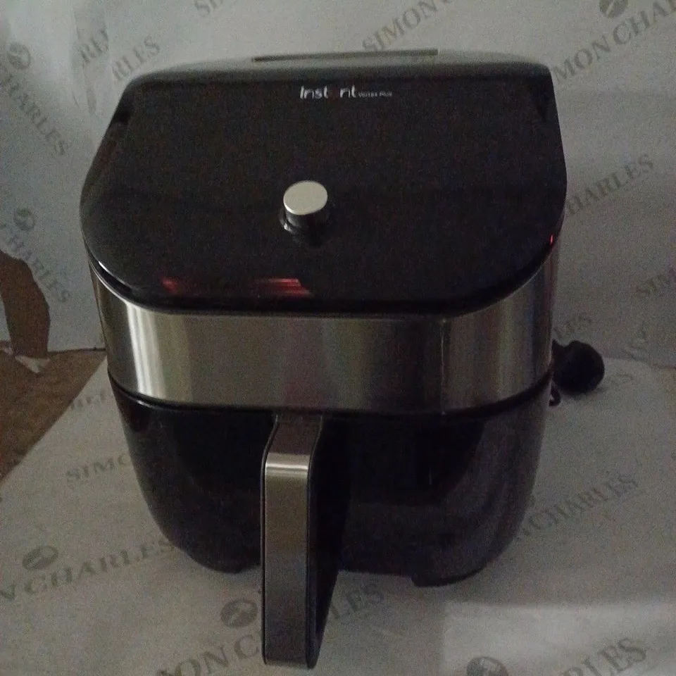 INSTANT VORTEX PLUS WITH CLEARCOOK DIGITAL HEALTH AIR FRYER