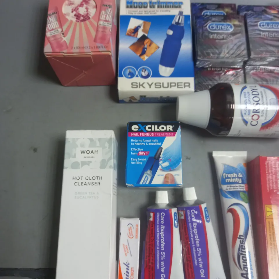 LOT OF APPROXIMATELY 20 ASSORTED HEALTH AND BEAUTY ITEMS TO INCLUDE SESONDFYNE TOOTHPASTE, INBUPROFEN SOAP AND NAIL FUNGUS TREATMENT