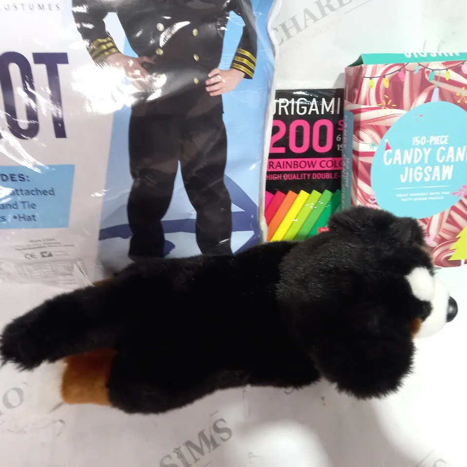 LOT OF ASSORTED ITEMS TO INCLUDE PILOT COSTUME - CANDY CANE JIGSAW - DOG TEDDY 