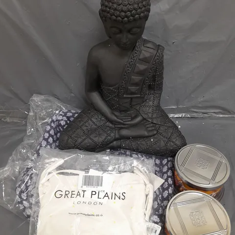 BOX OF APPROX 5 HOUSEHOLD ITEMS TO INCLUDE HOMEWORX CANDLES, STATUE AND GREAT PLAINS BAG
