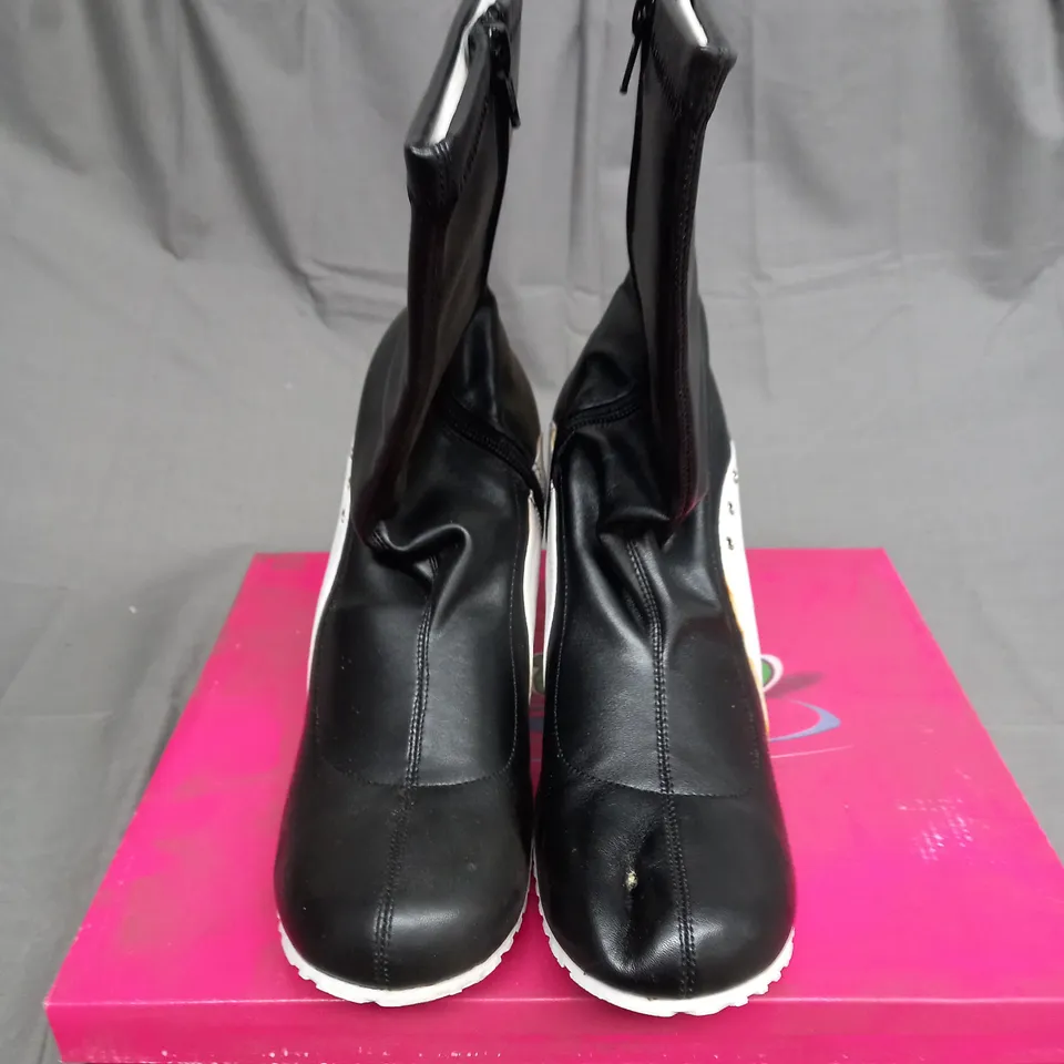 BOXED BAMBOO LEATHER BALLER HIGH HEEL SHOES IN BLACK AND WHITE SIZE 9