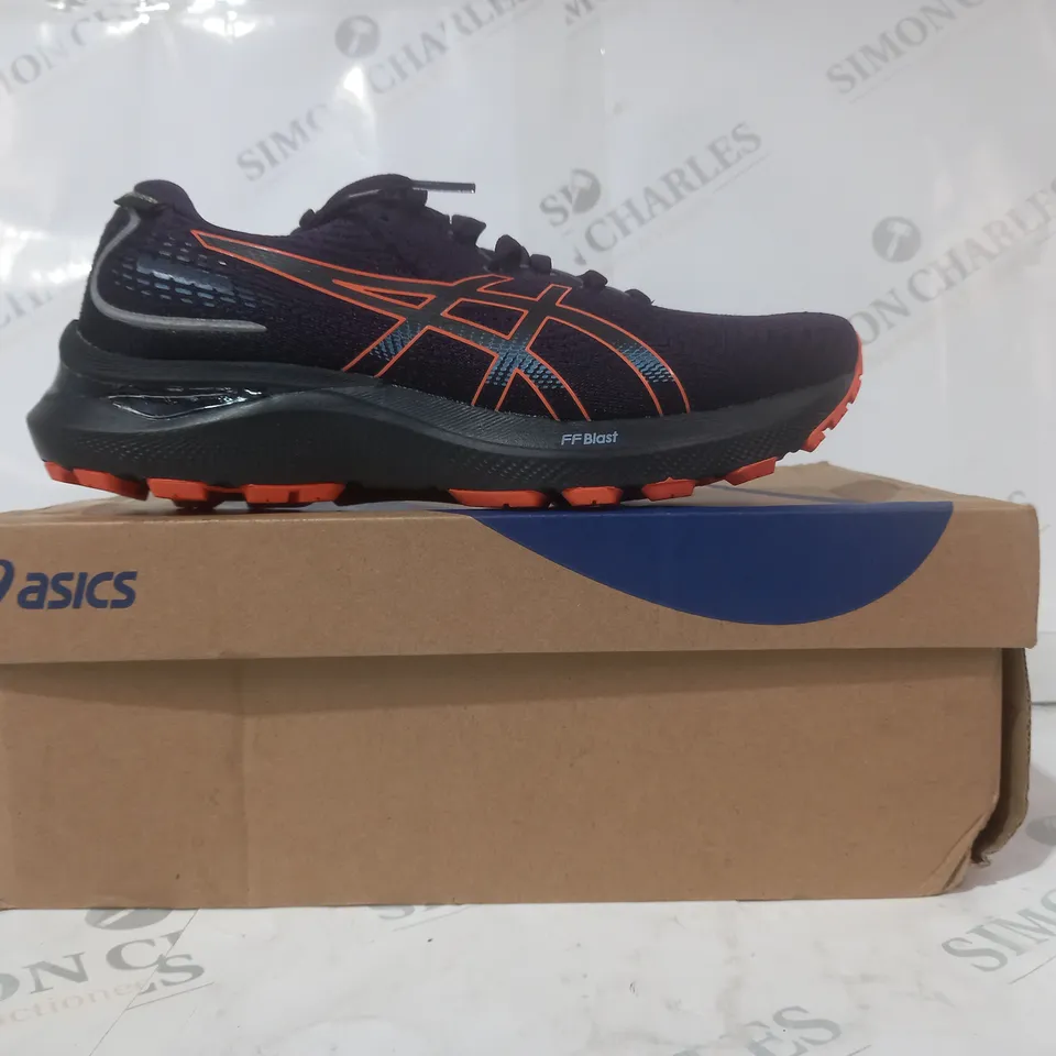 BOXED PAIR OF ASICS GEL-CUMULUS 24 GTX SHOES IN PURPLE/ORANGE UK SIZE 5.5