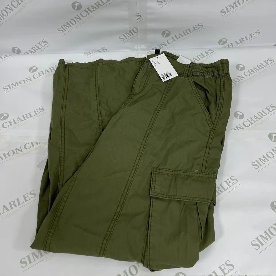 DIDVIDED CARGO PANT IN KHAKI SIZE 14