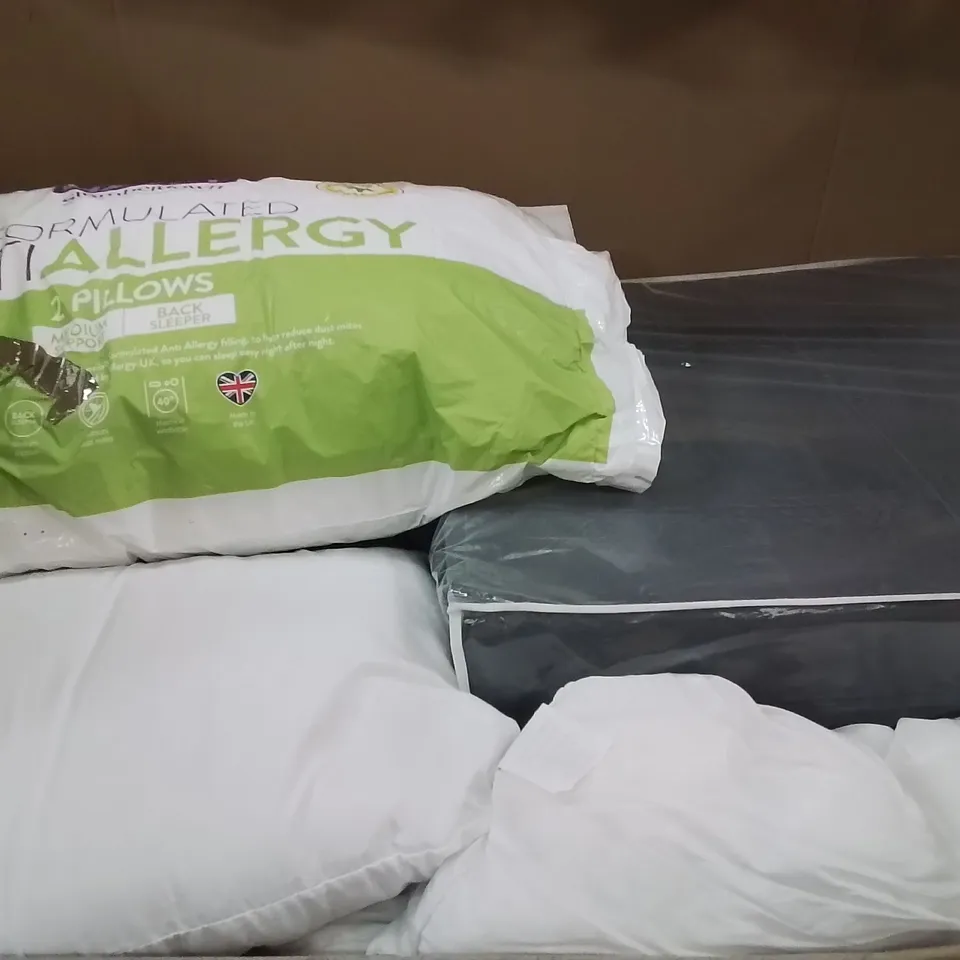 PALLET CONTAINING A VERY LARGE QUANTITY OF ASSORTED PILLOWS AND RELATED BEDDING/COMFORT PRODUCTS ECT