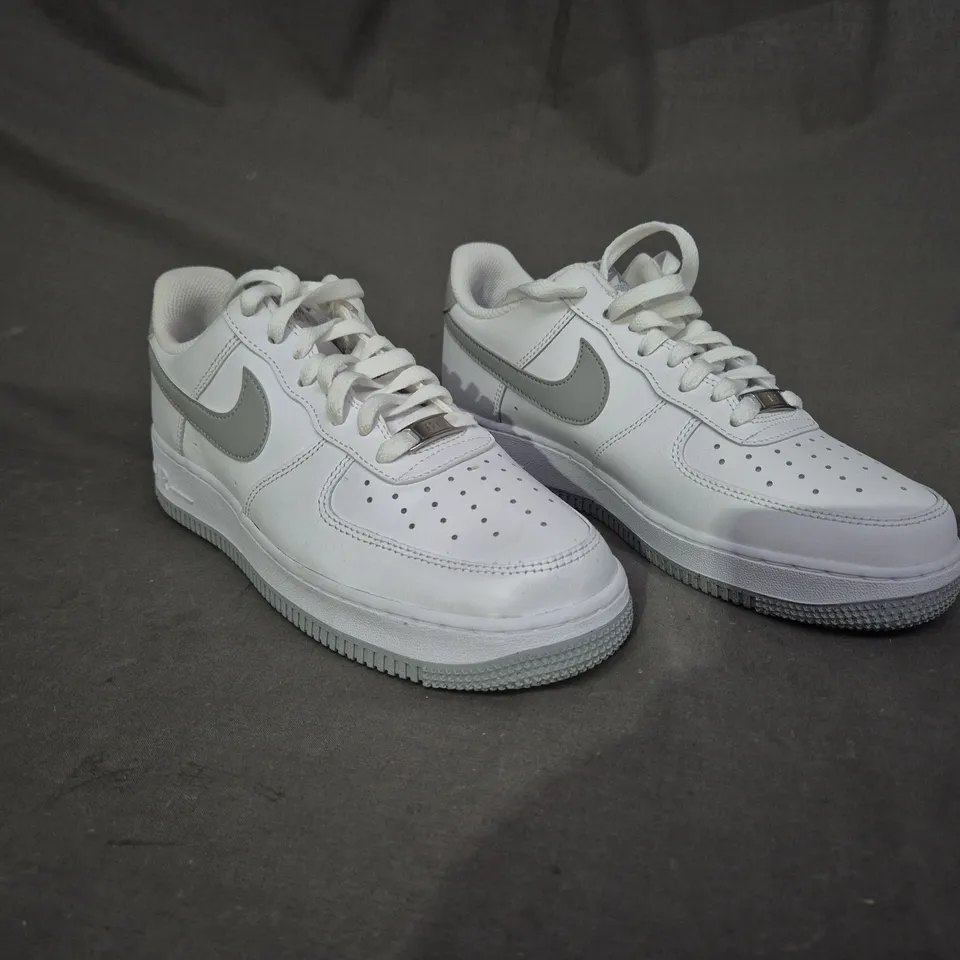 PAIR OF NIKE AIR FORCE 1 LOW 07 - LIGHT SMOKE GREY - UK SIZE 7 