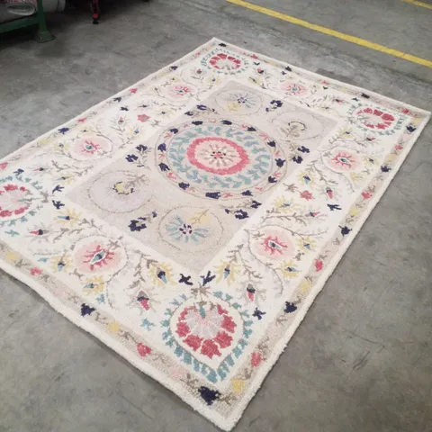 QUALITY DESIGNER AREA RUG    - APPROXIMATELY 225X155CM