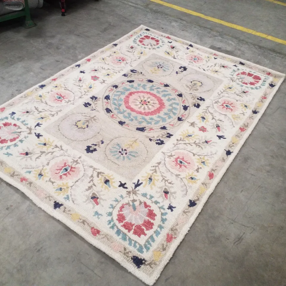 QUALITY DESIGNER AREA RUG    - APPROXIMATELY 225X155CM