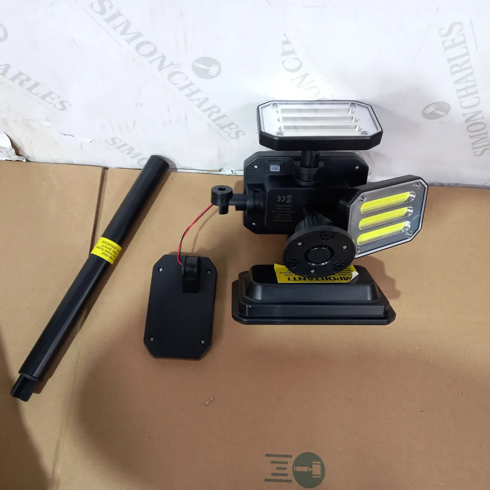 BELL & HOWELL 300 LUMENS BIONIC FLOODLIGHT