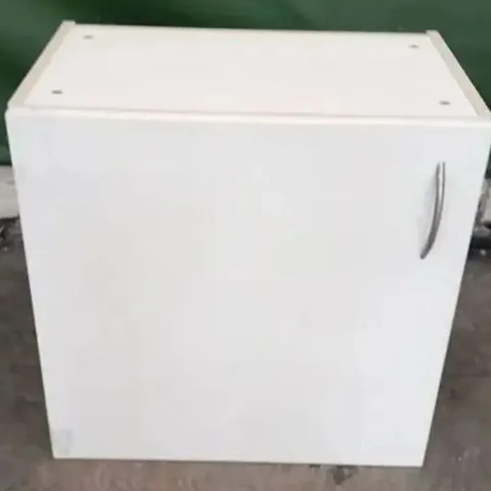 PALLET OF TEN SINGLE DOOR WALL UNITS WHITE