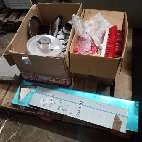 PALLET CONTAINING ASSORTED CATERING EQUIPMENT INCLUDING MEASURING CUPS, SALAD SPINNER, PUMPKIN MOULDS & WALL SHELVES
