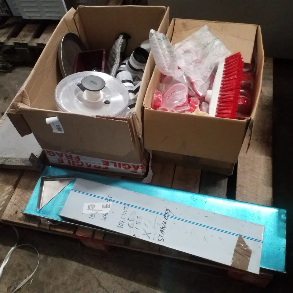 PALLET CONTAINING ASSORTED CATERING EQUIPMENT INCLUDING MEASURING CUPS, SALAD SPINNER, PUMPKIN MOULDS & WALL SHELVES