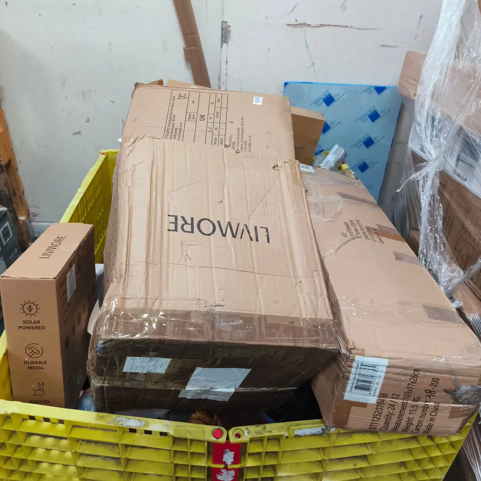 PALLET OF ASSORTED HOUSEHOLD ITEMS TO INCLUDE LAVA LAMP , ASSORTED FRAGRANCES AND DIFFUSER SET