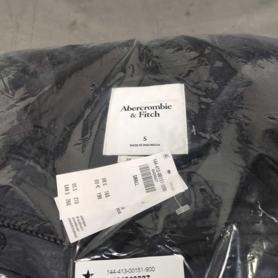 ABERCROMBIE AND FITCH SIZE SMALL COAT