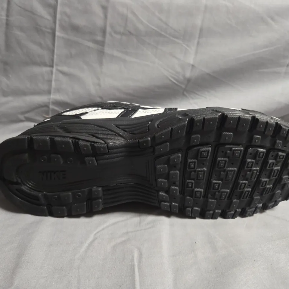 UNBOXED PAIR OF NIKE P-6000 TRAINERS - UK SIZE 8 