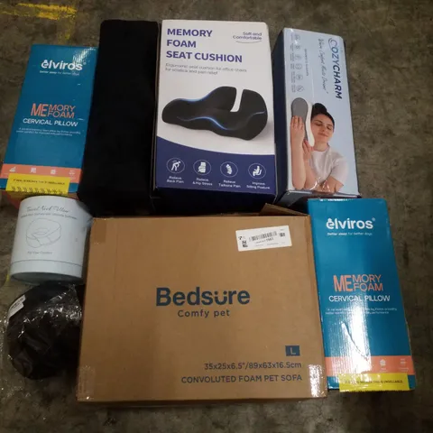 PALLET CONTAINING ASSORTED PILLOWS & CUSHIONS