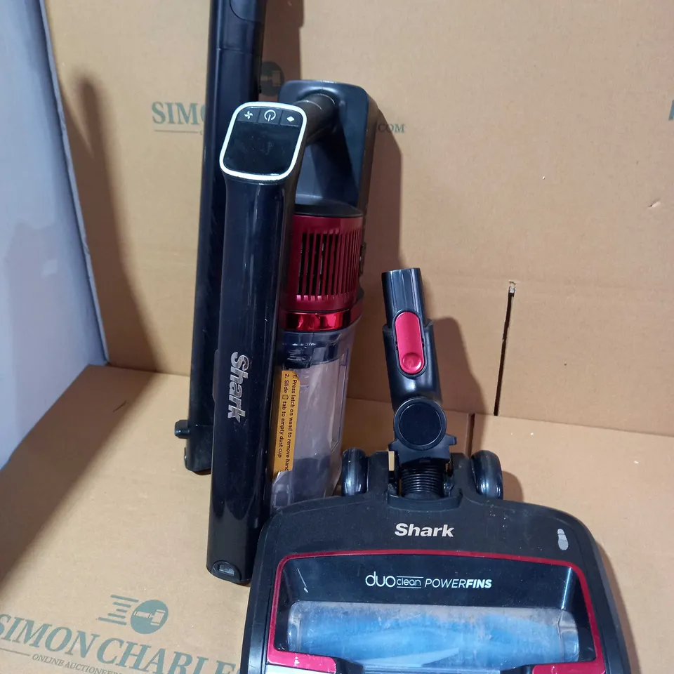 SHARK CORDLESS VACUUM IZ300UKT