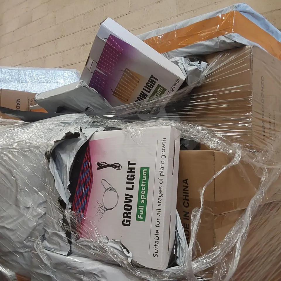 PALLET CONTAINING A LARGE ASSORTMENT OF CONSUMER PRODUCTS INCLUDING: PORTABLE TOILET SEAT SETS, LED GROW LIGHTS, MULTIFUNCTIONAL BATHROOM STOOLS ECT