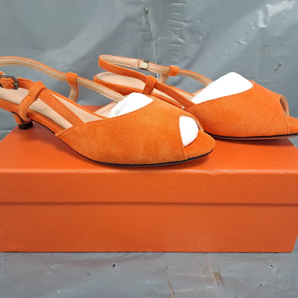 BOXED PAIR OF UNBRANDED PEEP TOE LOW HEEL SANDALS IN ORANGE SIZE EU 36