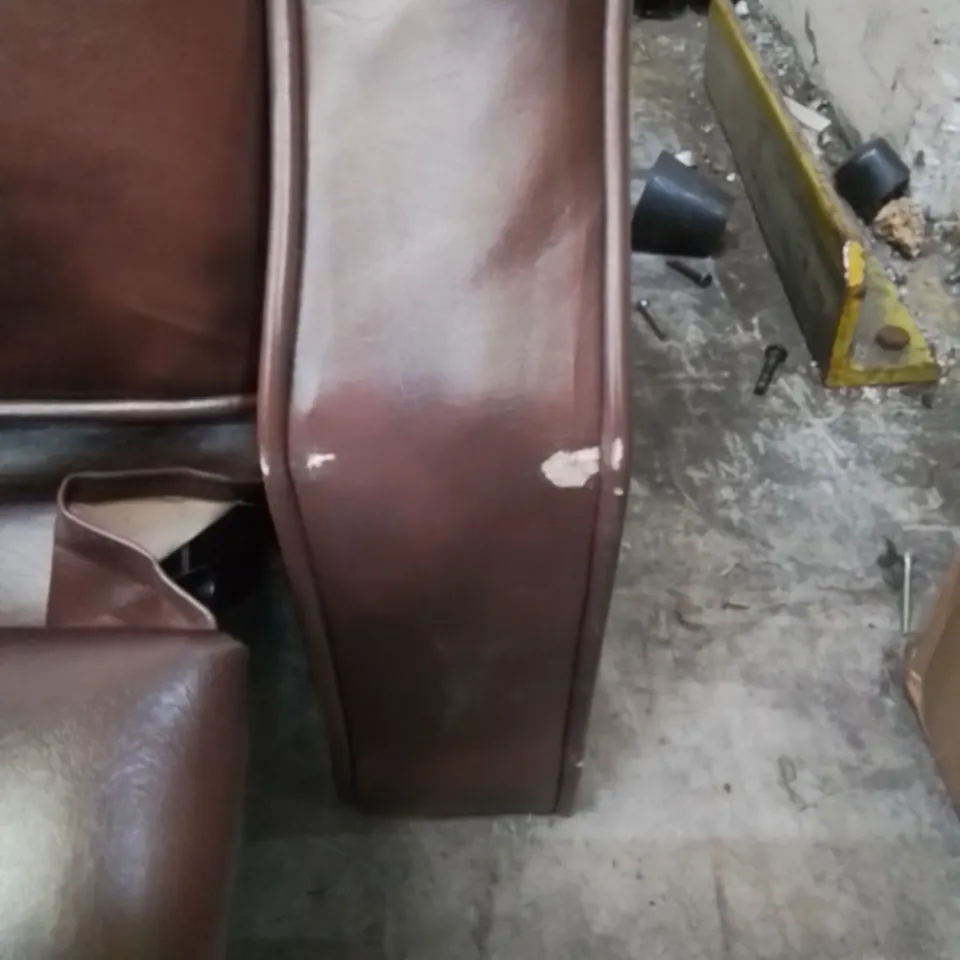 DESIGNER LEATHER RECLINING EASY CHAIR