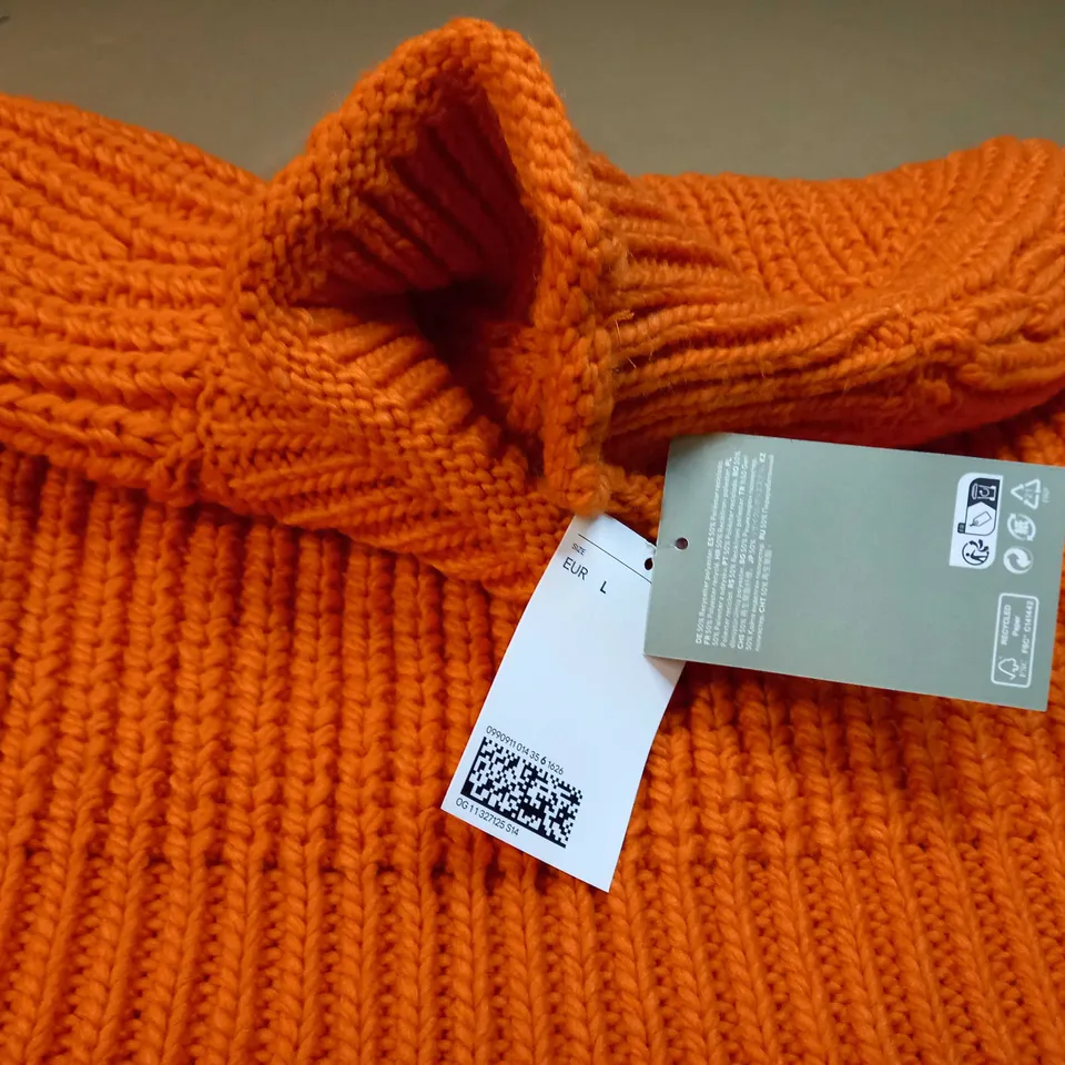 H&M VIBRANT ORANGE KNITTED JUMPER - LARGE