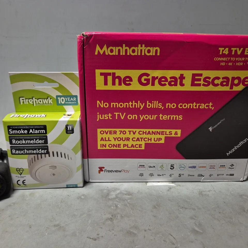 TOTE OF APPROXIMATELY 8 ASSORTED ITEMS TO INCLUDE - FIREHAWK SMOKE ALARM , MAN HATTAN THE GREAT ESCAPE T4 TV BOX , HORN LAP ETC