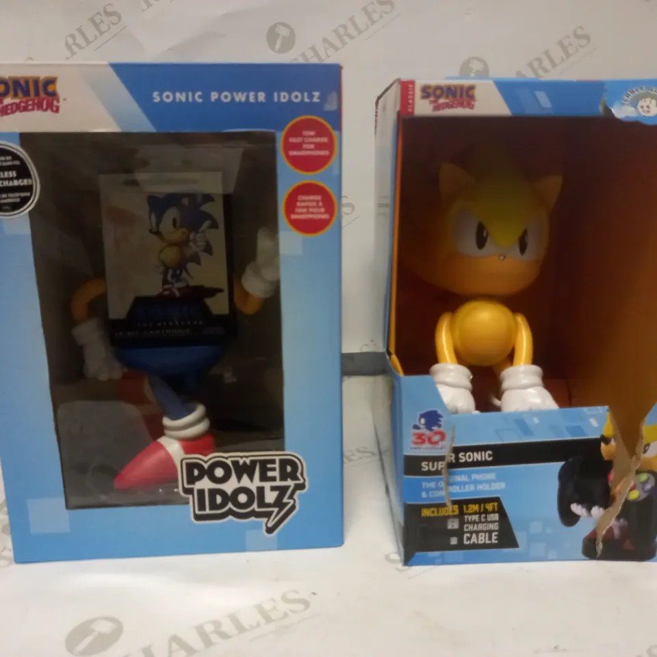 LOT OF 2 SONIC THE HEADEHOG ITEMS TO INCLUDE WIRELESS CHARGER AND CONTROLLER HOLDER