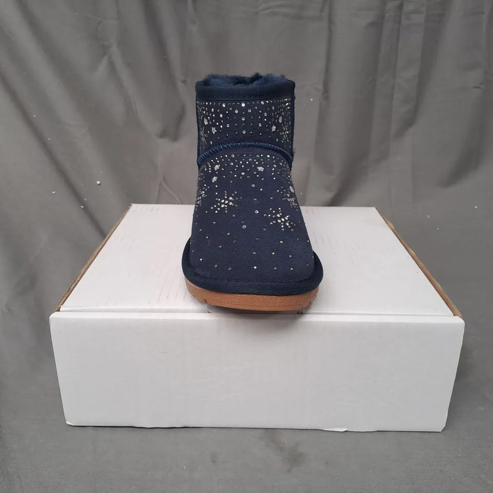 BOXED BONOVA SPARKLE SHEEPSKIN BOOTS, NAVY - SIZE 6