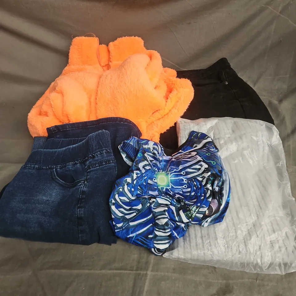 BOX OF APPROXIMATELY 20 ASSORTED CLOTHING ITEMS TO INCLUDE JUMPER, TOPS, TROUSERS, ETC
