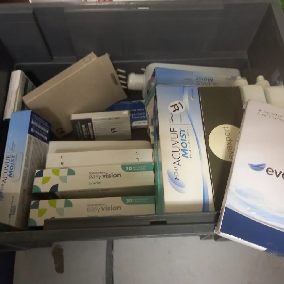 LOT OF ASSORTED EYE CARE ITEMS TO INCLUDE SPECSAVERS, ACUVUE AND COOPER VISION