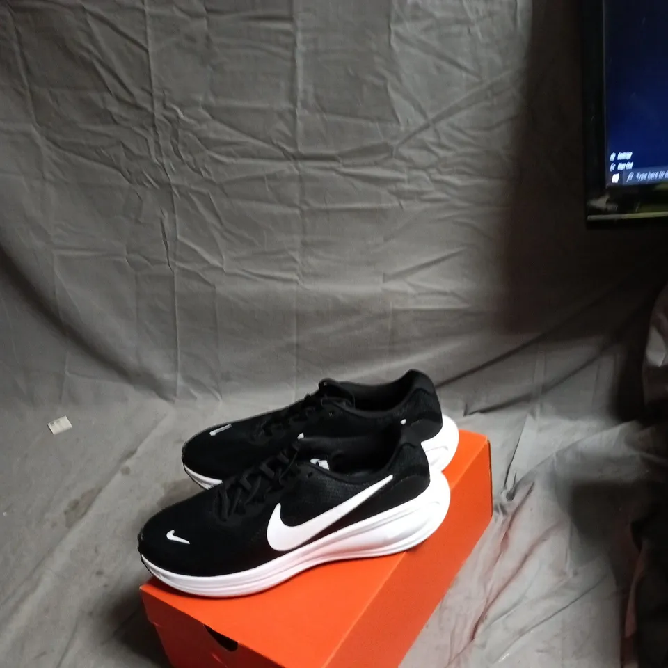 NIKE REVOLUTION 8 TRAINERS – BLACK/WHITE UK 8