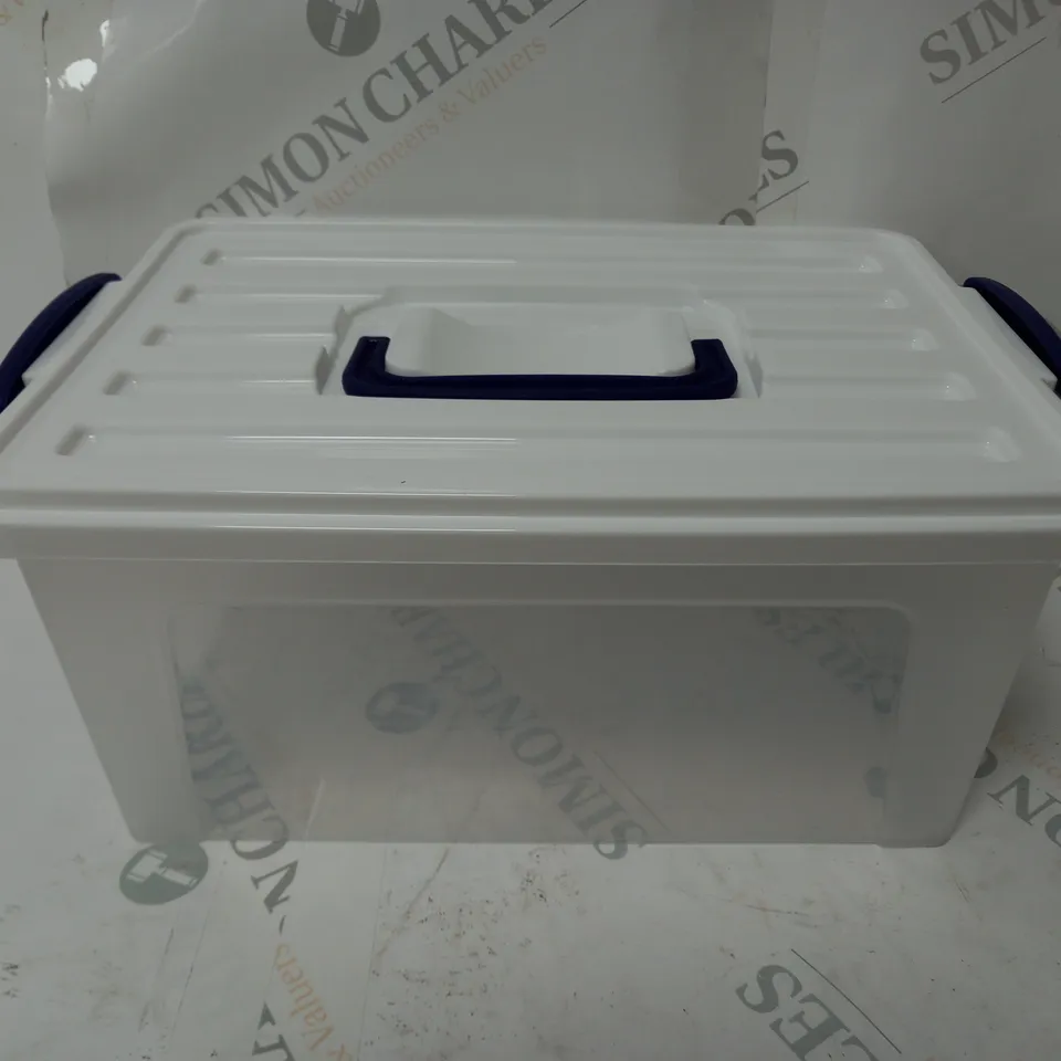 BOX OF APPROXIMATELY 24 CLEAR BOXES WITH HANDLES AND LIDS APPROX 5.5L EACH