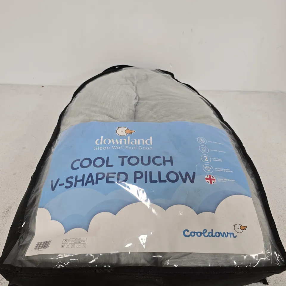 DOWNLAND COOL TOUCH V-SHAPED TRAVEL PILLOW