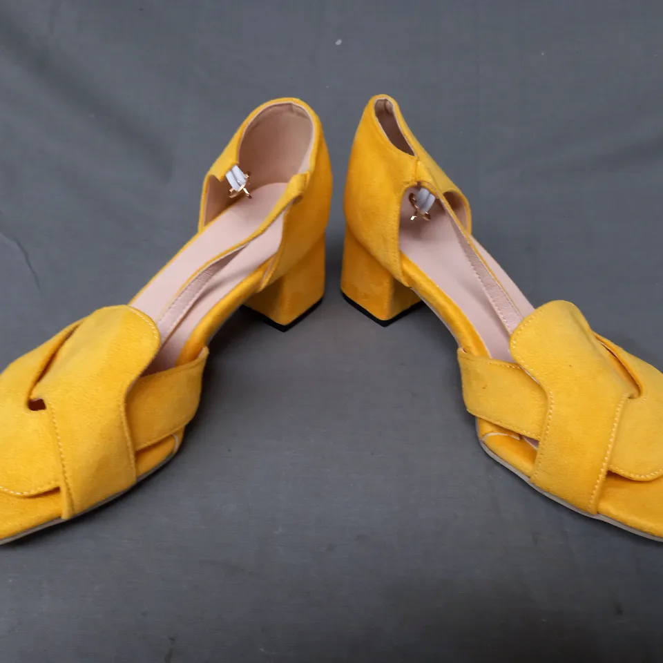BOXED PAIR OF DESIGNER OPEN TOE BLOCK HEEL SANDALS IN YELLOW EU SIZE 42