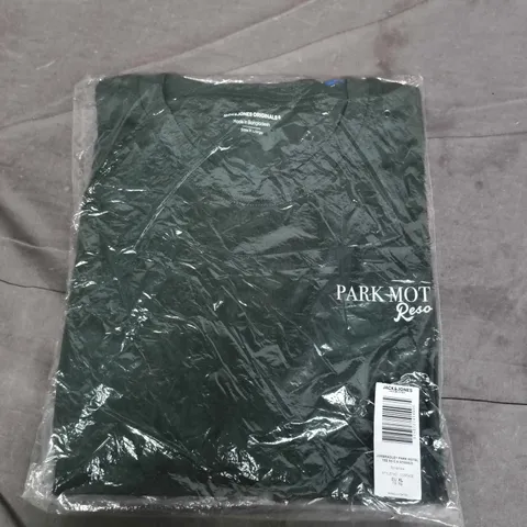 BAGGED JACK & JONES PARK MOTEL TEE IN GREEN - XL