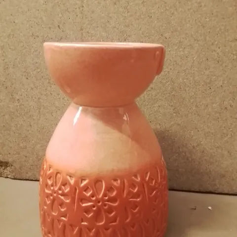 BOXED STONEWARE FACE VASE CORAL