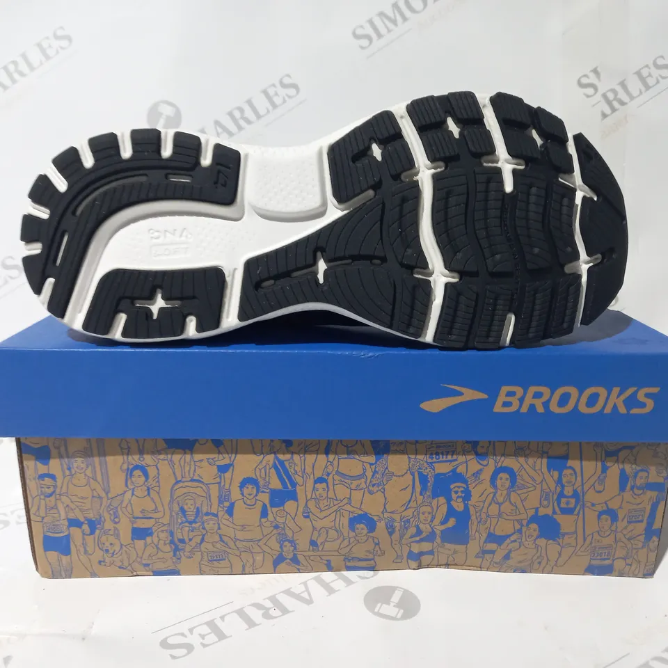 BOXED PAIR OF BROOKS GHOST 14 TRAINERS IN BLACK/PINK/CYAN UK SIZE 6