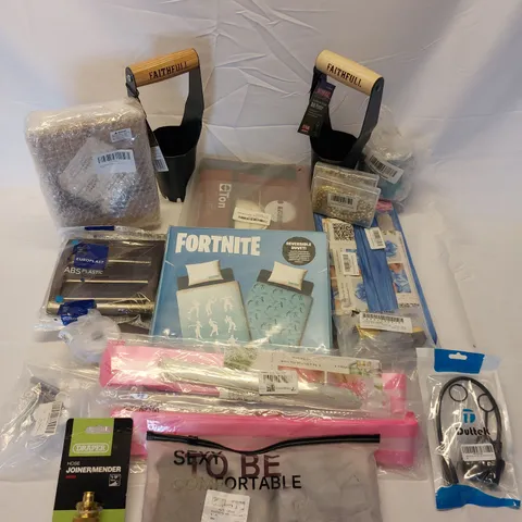 APPROXIMATELY 18 ASSORTED BRAND NEW BOXED PRODUCTS TO INCLUDE;