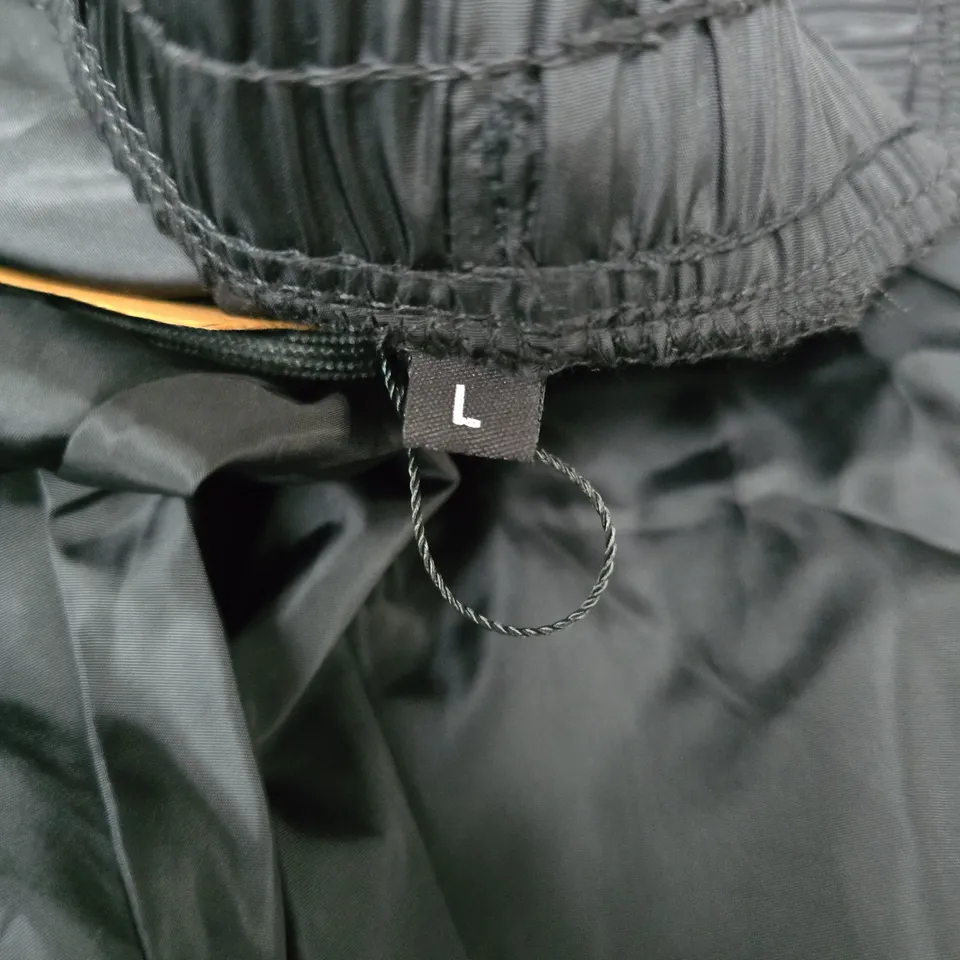 NIKE MEN'S BLACK LIGHTWEIGHT TRACK PANTS – SIZE L