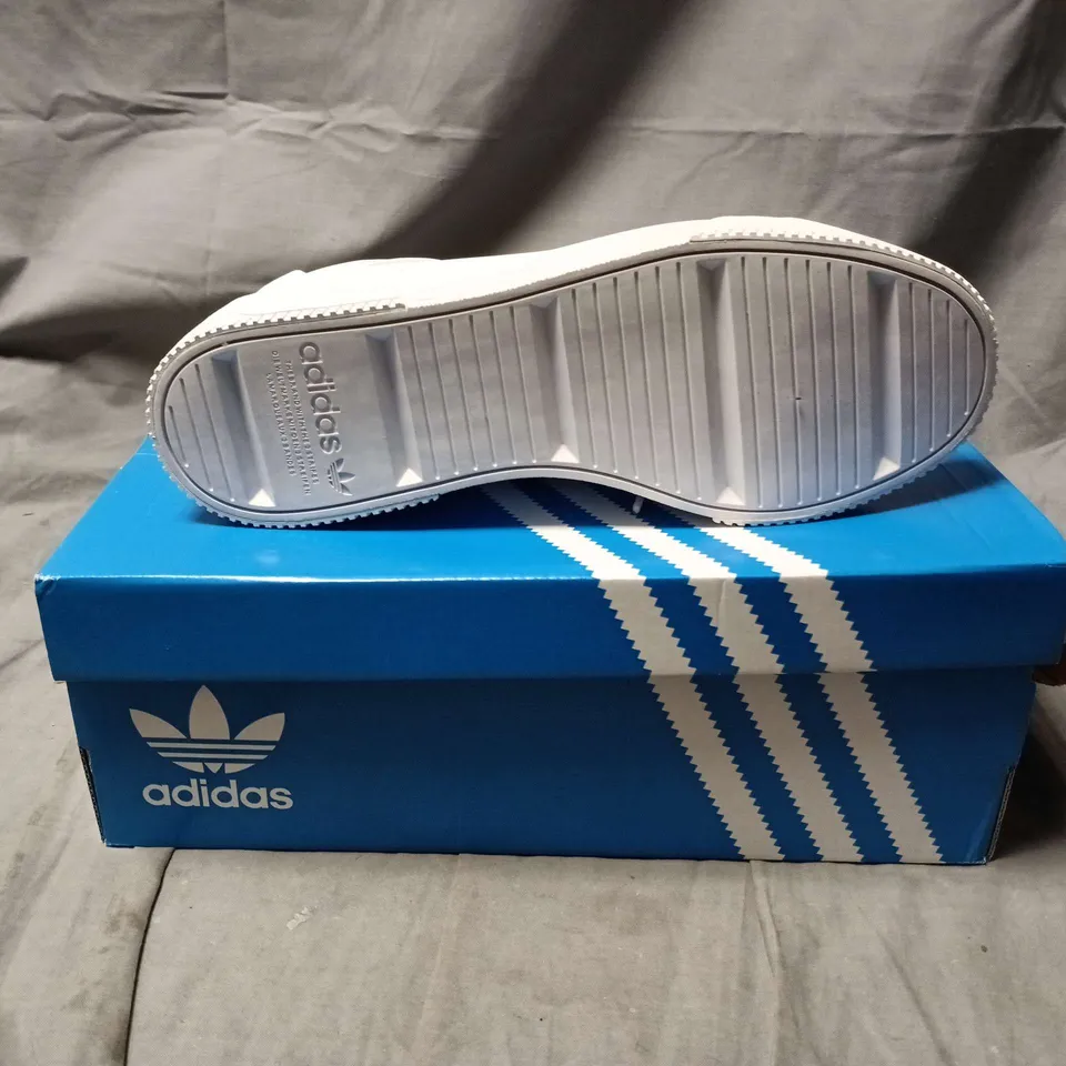 ADIDAS COURT TOURINO WHITE SNEAKERS – UK 7 (US 7.5, EU 40 2/3)