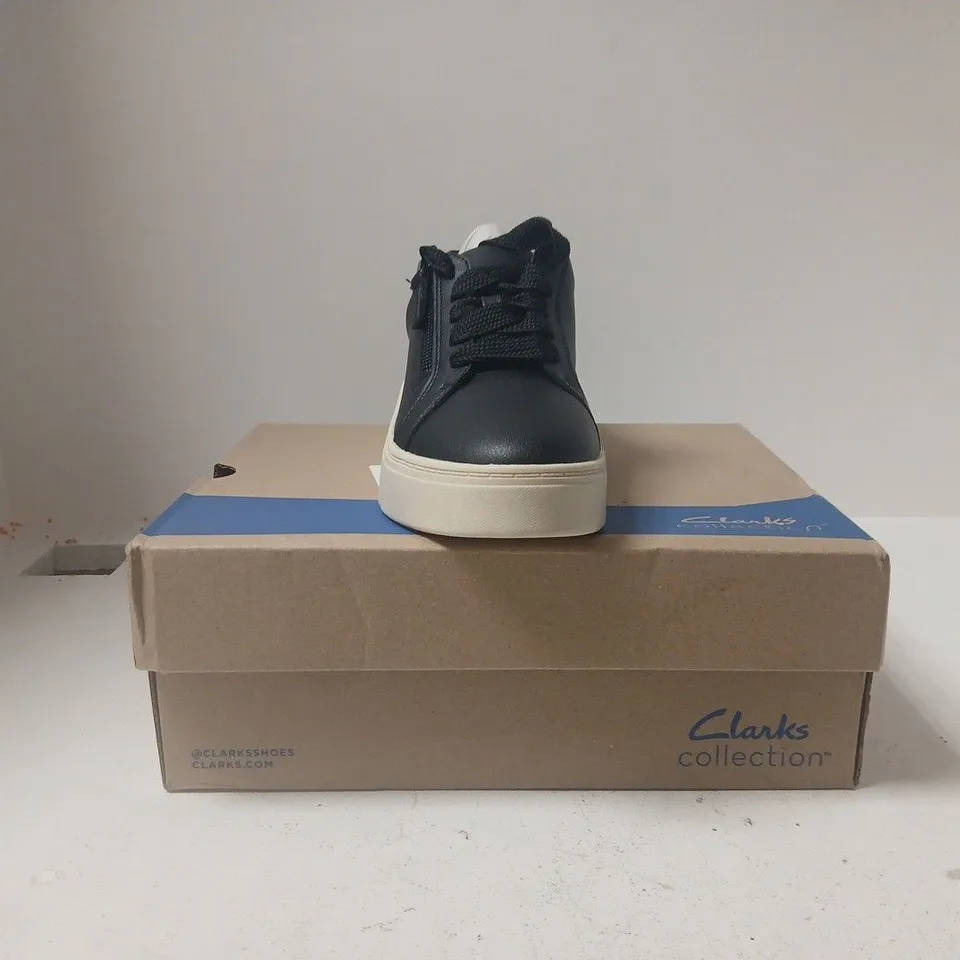 BOXED PAIR OF CLARKS MYKAH JOY SHOES IN BLACK/CREAM SIZE 6.5