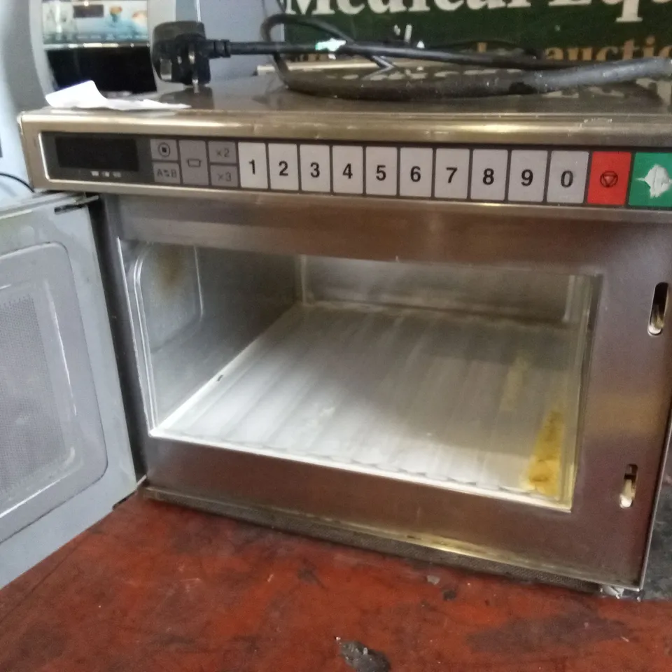 PANASONIC 1900W COMMERCIAL MICROWAVE OVEN