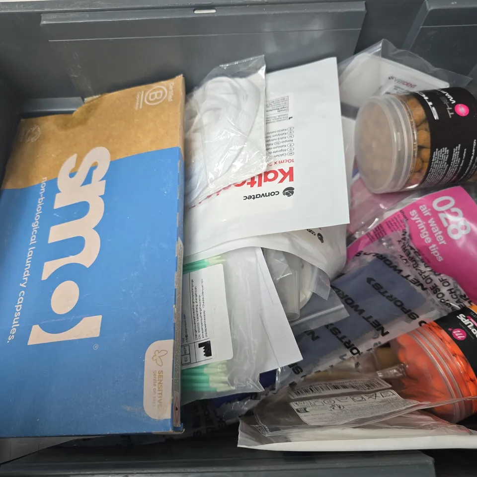 APPROXIMATELY 15 ASSORTED HOUSEHOLD ITEMS TO INCLUDE SMOL DISHWASHER TABLETS, STICKY THE KRILL WAFTERS, STAEDTLER PENCILS, ETC
