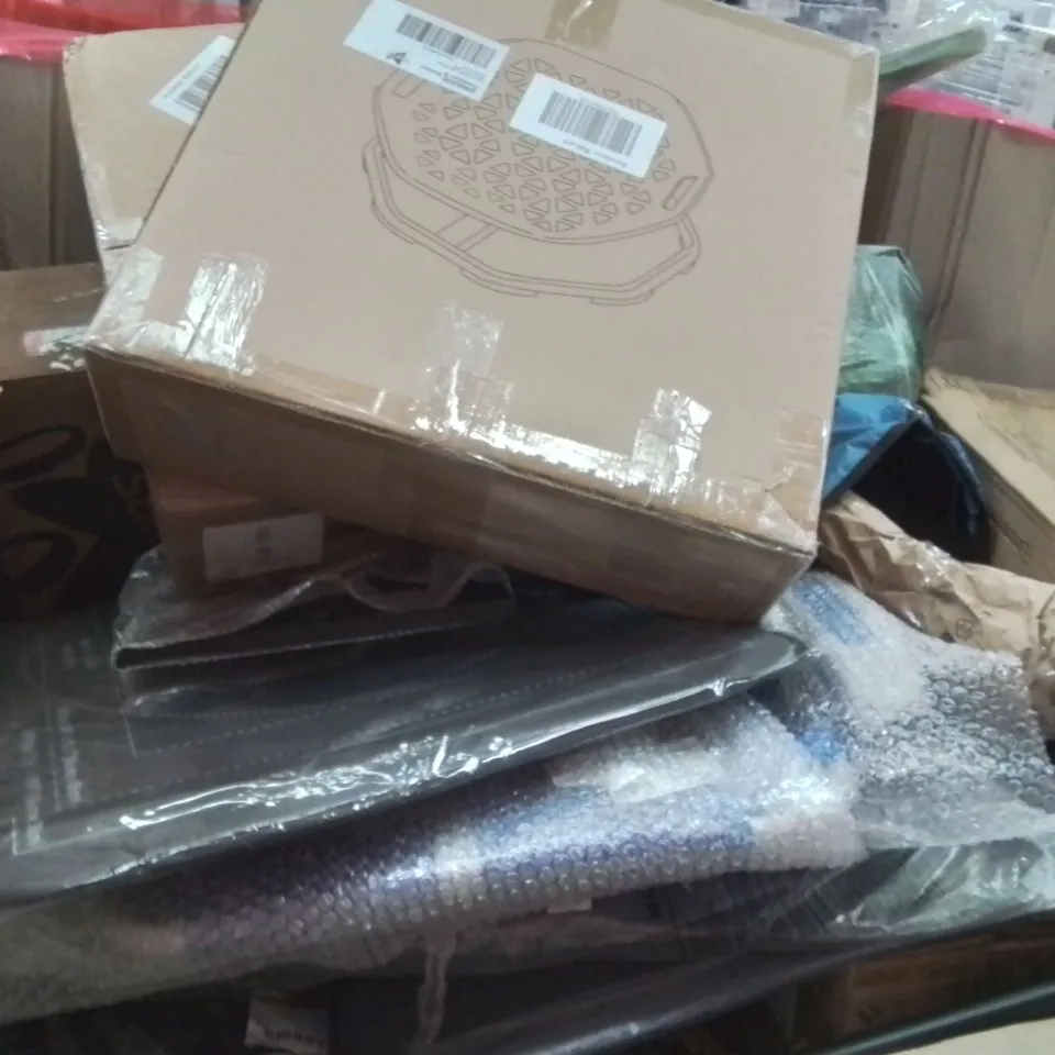 PALLET OF ASSORTED HOUSEHOLD GOODS AND PRODUCTS TO INCLUDE;STERILIZER,TABLETOP EASEL,HEATED THROW