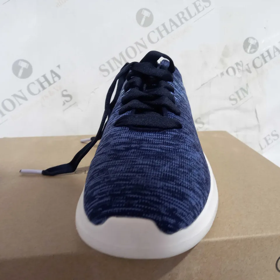 BOXED PAIR OF CLARKS TRAINERS BLUE AND WHITE SIZE 6