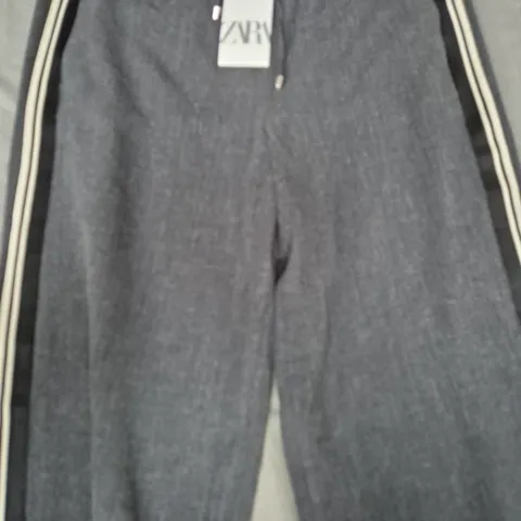 ZARA JOGGERS IN GREY/WHITE/BLACK SIZE UK LARGE