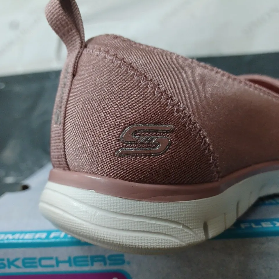 BOXED PAIR OF SKECHERS RELAXED FIT AIR COOLED MEMORY FOAM TRAINERS UK SIZE 6 - PINK - 